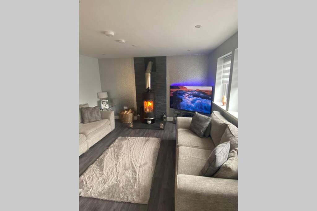 Alcantara- Modern Home With Hot Tub- Sleeps 10 Cromdale Eksteriør billede