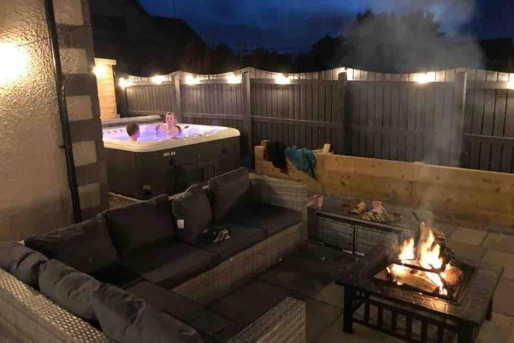 Alcantara- Modern Home With Hot Tub- Sleeps 10 Cromdale Eksteriør billede