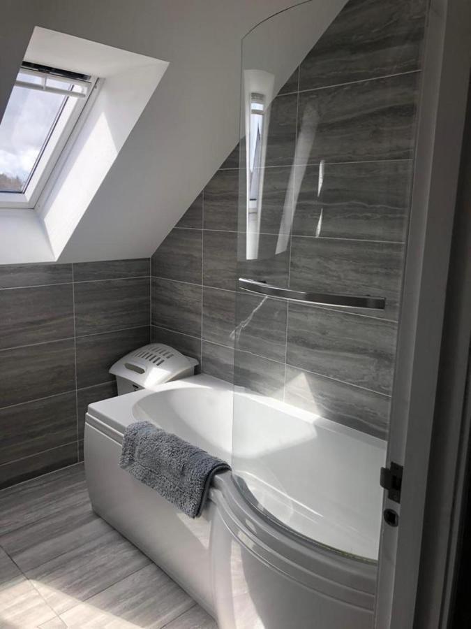 Alcantara- Modern Home With Hot Tub- Sleeps 10 Cromdale Eksteriør billede